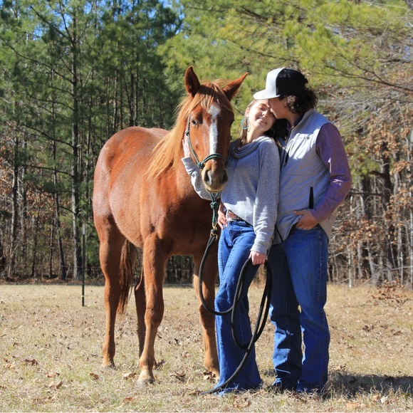 Meet your Posher, Taylor - Picture 3 of 8